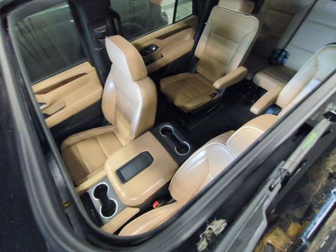 Used 2021 Chevrolet Tahoe Premier w/ Premium Package image 7