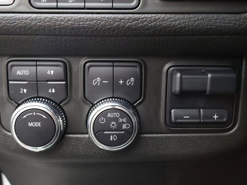 Used 2024 GMC Yukon Denali w/ Advanced Technology Package image 54