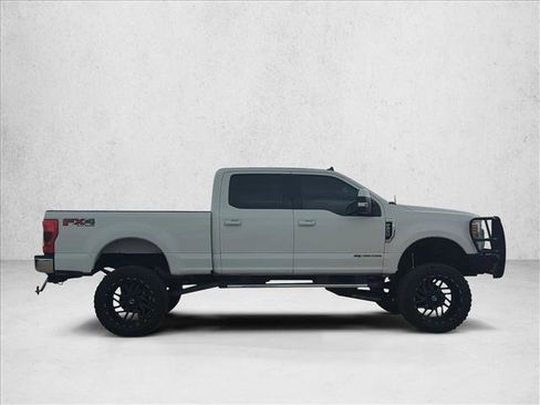 Used 2019 Ford F250 Lariat w/ Lariat Value Package image 3