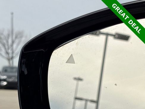 Used 2025 Chrysler Pacifica Select image 10