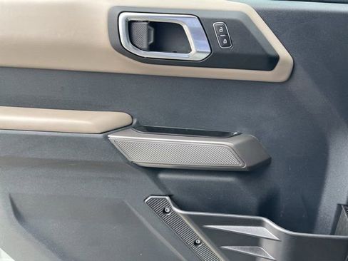 Used 2023 Ford Bronco Wildtrak image 18