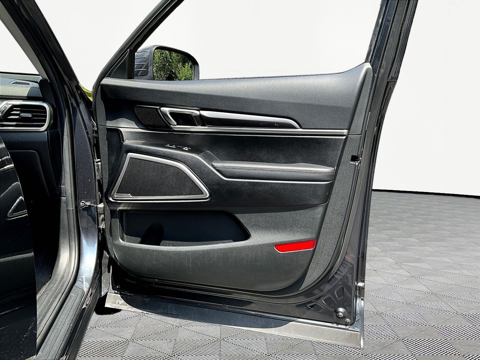 Used 2023 Kia Telluride S FWD image 29