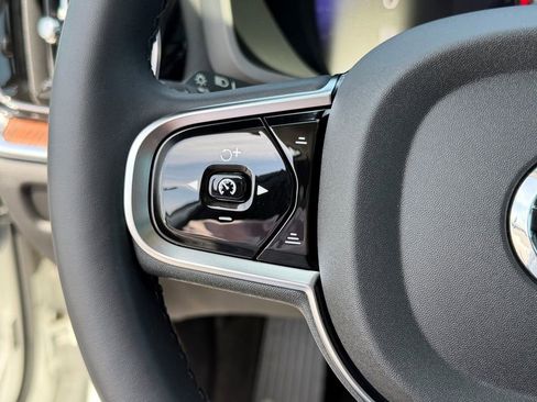 Used 2024 Volvo V60 B5 Cross Country Plus image 27