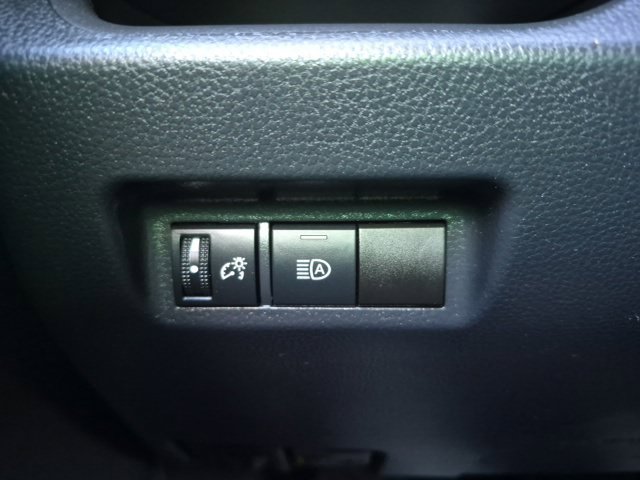 Used 2020 Toyota RAV4 XLE AWD/4WD image 29