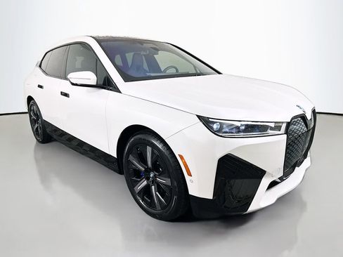 Used 2025 BMW iX xDrive50 AWD/4WD image 3