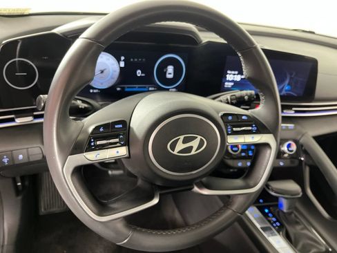 Used 2025 Hyundai Elantra SEL FWD image 27