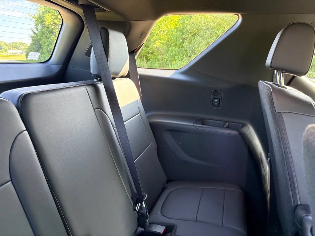 Used 2023 Chevrolet Traverse LT w/ LT Premium Package AWD/4WD image 47