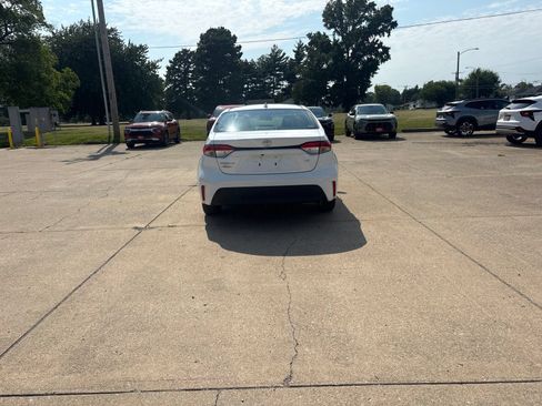 Used 2024 Toyota Corolla LE FWD image 4