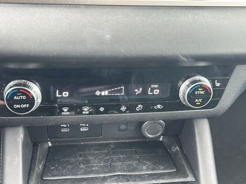 Used 2025 Mitsubishi Outlander SE image 25