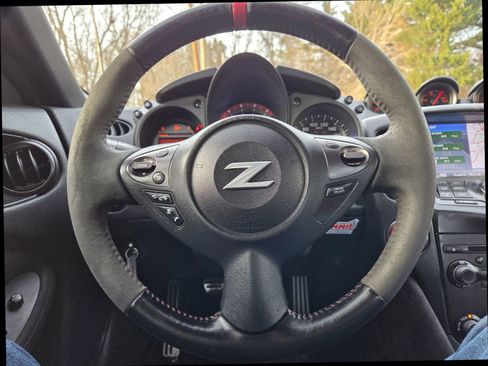 Used 2017 Nissan 370Z NISMO image 23