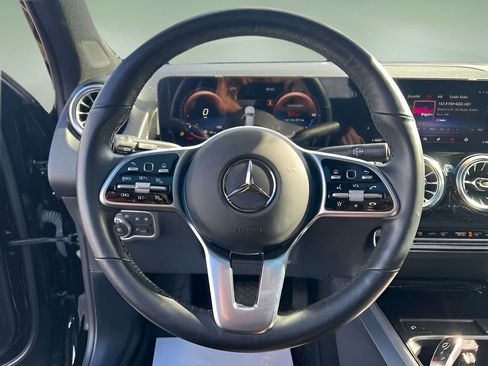 Used 2022 Mercedes-Benz GLB 250 4MATIC w/ Premium Package Lite image 23