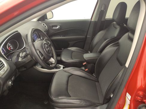 Used 2018 Jeep Compass Latitude w/ Cold Weather Group FWD image 17