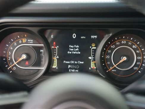 Used 2025 Jeep Gladiator Mojave w/ Convenience Group AWD/4WD image 24