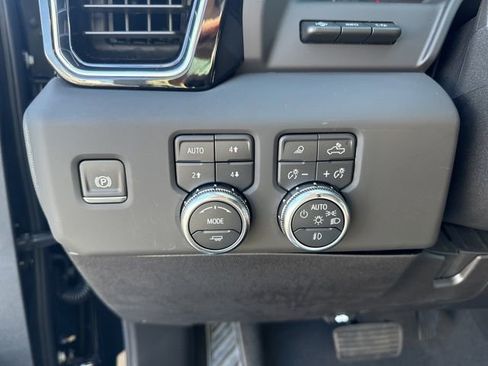 New 2025 GMC Sierra 3500 Denali w/ Denali Reserve Package image 9