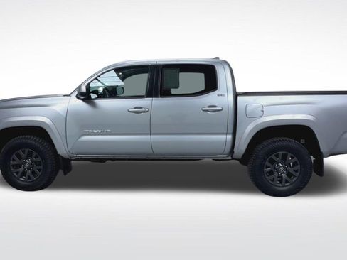 Certified 2022 Toyota Tacoma SR5 AWD/4WD image 6