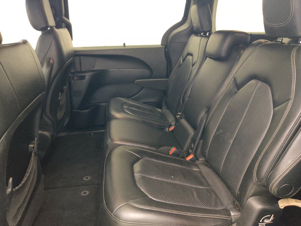 Used 2019 Chrysler Pacifica Touring-L w/ Advanced Safetytec Group FWD image 18