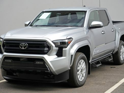 Used 2025 Toyota Tacoma SR5 AWD/4WD image 45