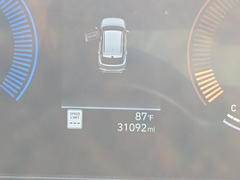 Used 2025 Hyundai Kona SEL FWD image 8