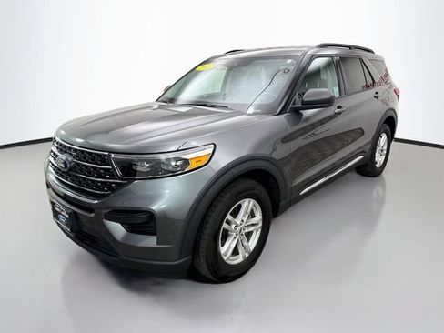 Used 2023 Ford Explorer XLT RWD image 3