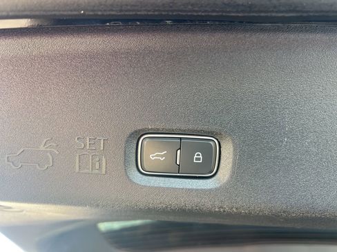 Used 2025 Lincoln Navigator Reserve image 10