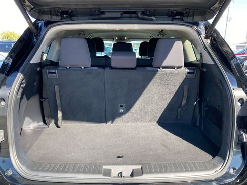 Used 2025 Toyota Highlander LE image 33