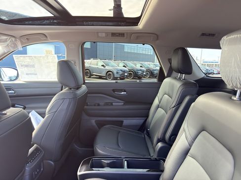 New 2026 Nissan Pathfinder SL image 34