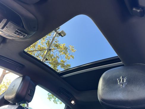 Used 2018 Maserati Levante AWD/4WD image 28