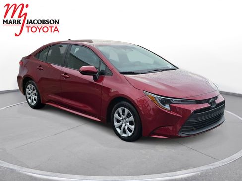 Used 2024 Toyota Corolla LE image 5