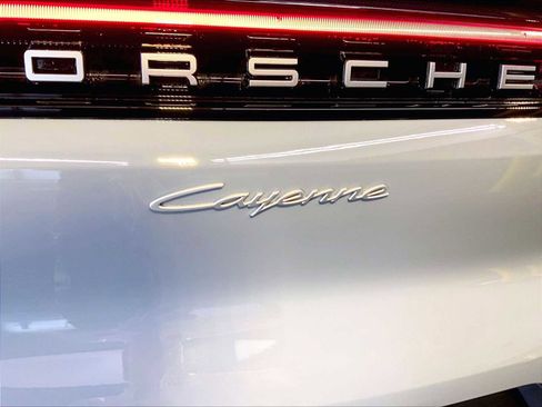 Certified 2026 Porsche Cayenne AWD/4WD image 35
