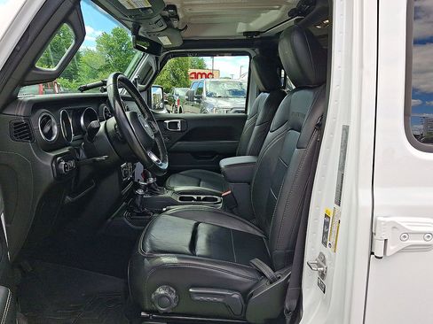 Used 2022 Jeep Gladiator Overland w/ Popular Equipment Package AWD/4WD image 17