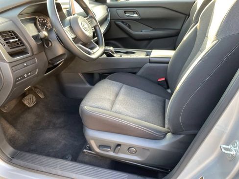 Used 2024 Nissan Rogue SV FWD image 9