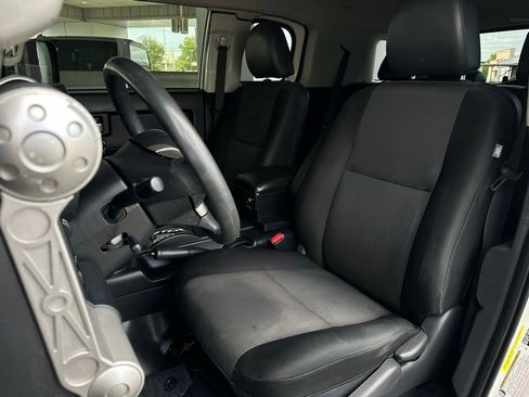 Used 2014 Toyota FJ Cruiser 4WD w/ Convenience Package image 11