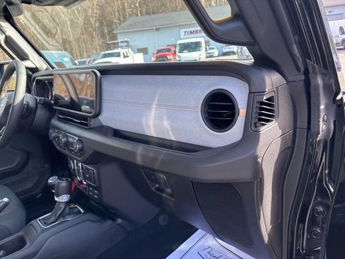 Used 2024 Jeep Gladiator Sport image 20