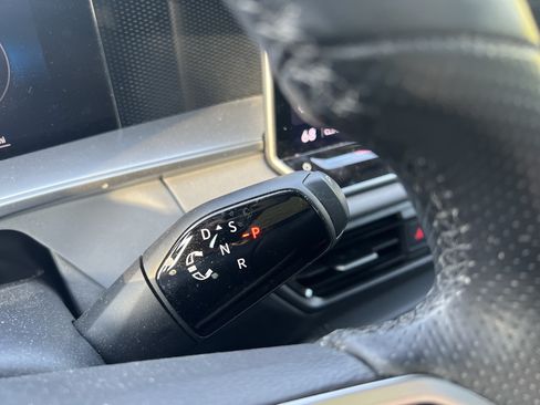 Certified 2025 Volkswagen Tiguan SE R-Line FWD image 22