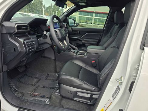 Certified 2025 Toyota 4Runner TRD Off-Road image 23