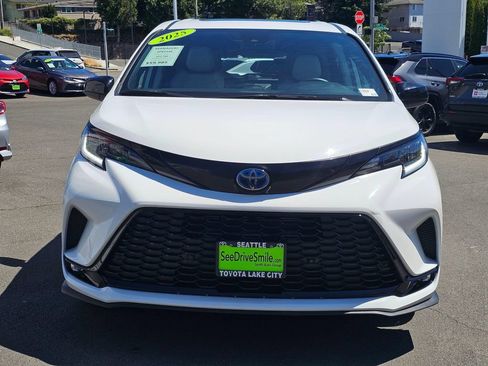 Used 2025 Toyota Sienna XSE AWD/4WD image 2