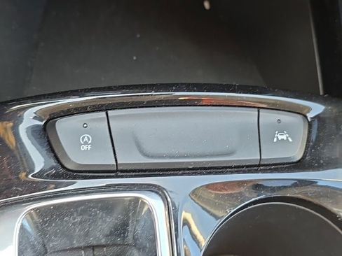 Used 2025 Chevrolet Trax LT w/ LT Convenience Package FWD image 33