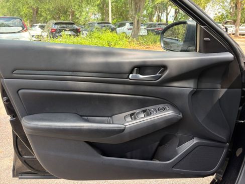 Used 2025 Nissan Altima 2.5 SV image 18