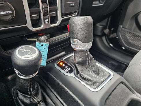 Used 2020 Jeep Wrangler Unlimited Sahara w/ Uconnect 4C Nav & Sound Group AWD/4WD image 43
