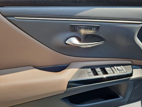 Used 2023 Lexus ES 350 w/ Premium Package FWD image 13