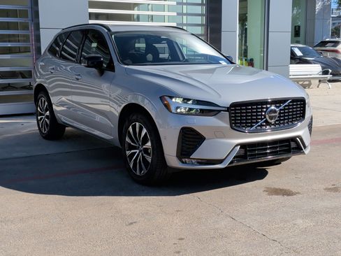 Used 2025 Volvo XC60 B5 Plus image 2