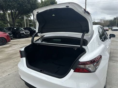 Used 2021 Toyota Camry LE image 22