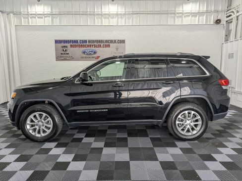 Used 2021 Jeep Grand Cherokee Laredo AWD/4WD image 2