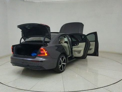 Used 2024 Volvo S60 B5 Plus w/ Climate Package image 77