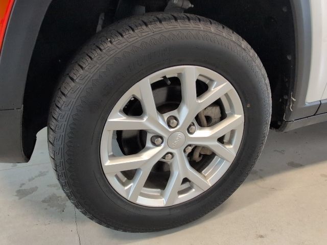 Used 2023 Jeep Grand Cherokee Limited AWD/4WD image 9