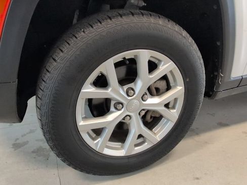 Used 2023 Jeep Grand Cherokee Limited AWD/4WD image 9