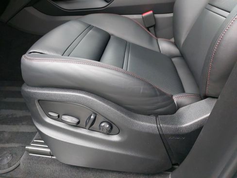 Used 2026 Porsche Cayenne Coupe image 30