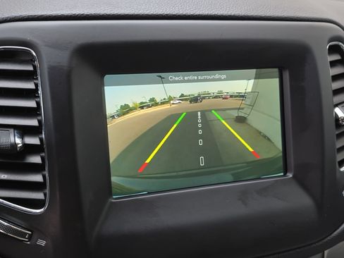 Used 2018 Jeep Compass Latitude w/ Popular Equipment Group FWD image 24