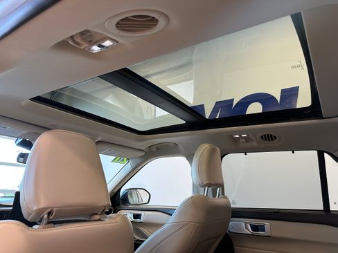 Used 2021 Ford Explorer Platinum w/ Equipment Group 601A image 19