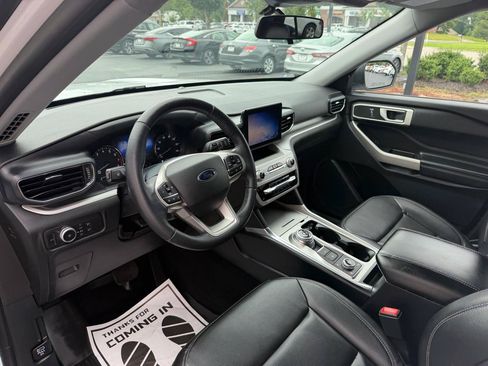 Used 2020 Ford Explorer XLT w/ Equipment Group 202A AWD/4WD image 10
